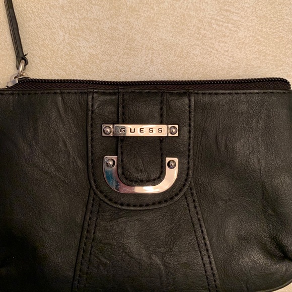 guess // wristlet - Picture 6 of 8